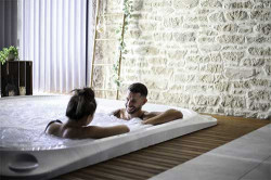 Spa luxueux avec un sauna et un hammam pour une sortie entre copines